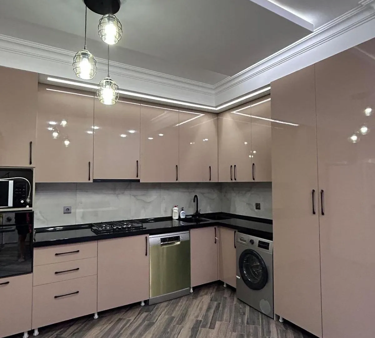 3 Floors 4 Bedroom Seaside Apart Baku Appartement